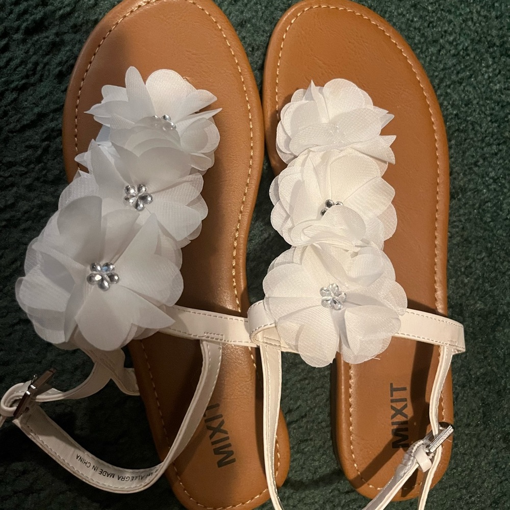 Mix it flower rhinestone sandals never worn